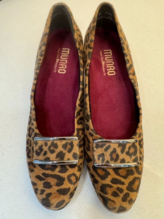 Munro Shoes - Munro "Mara" Suede Leopard Prtint pump sz 7 1/2